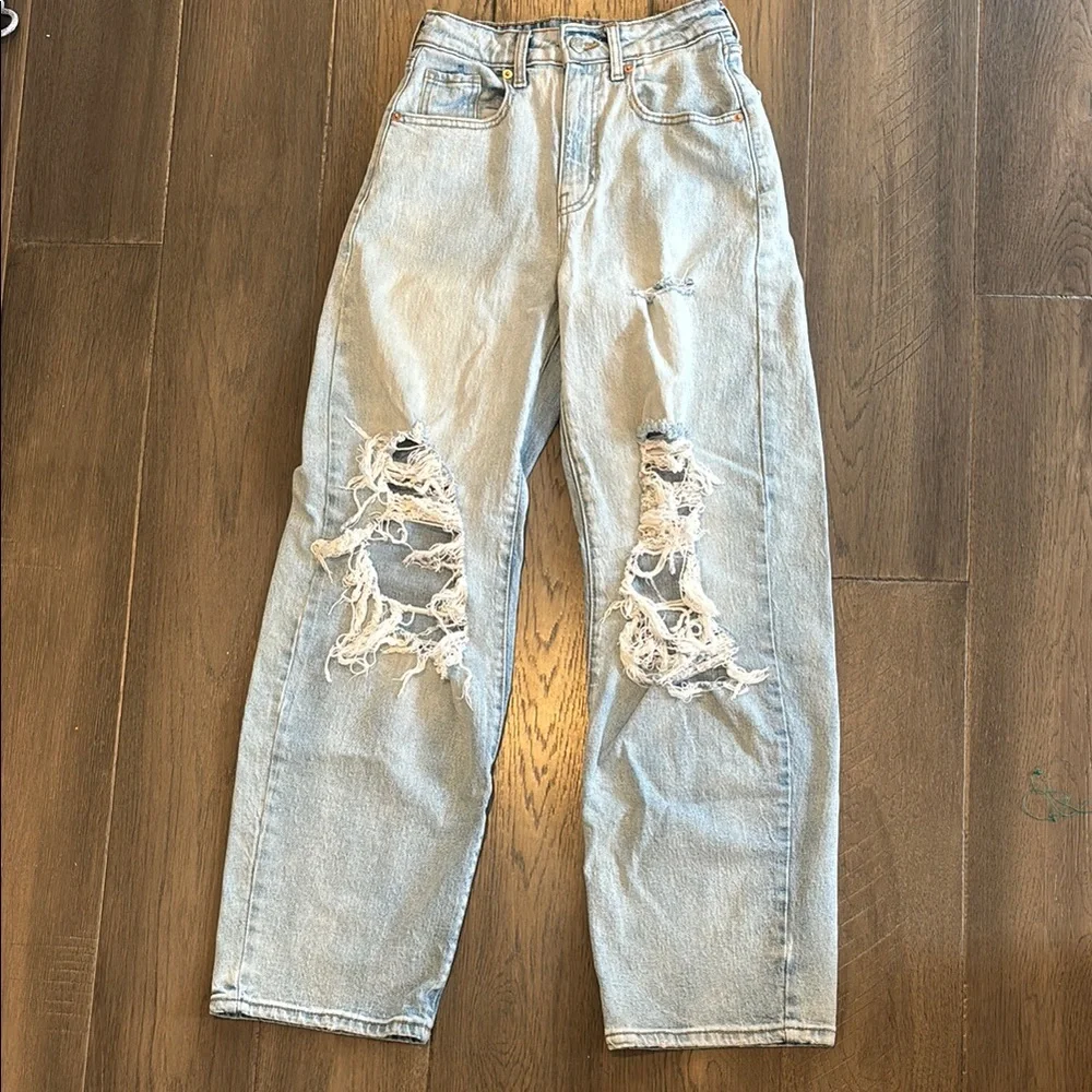 Light Ripped Jeans - Picture 1 of 2